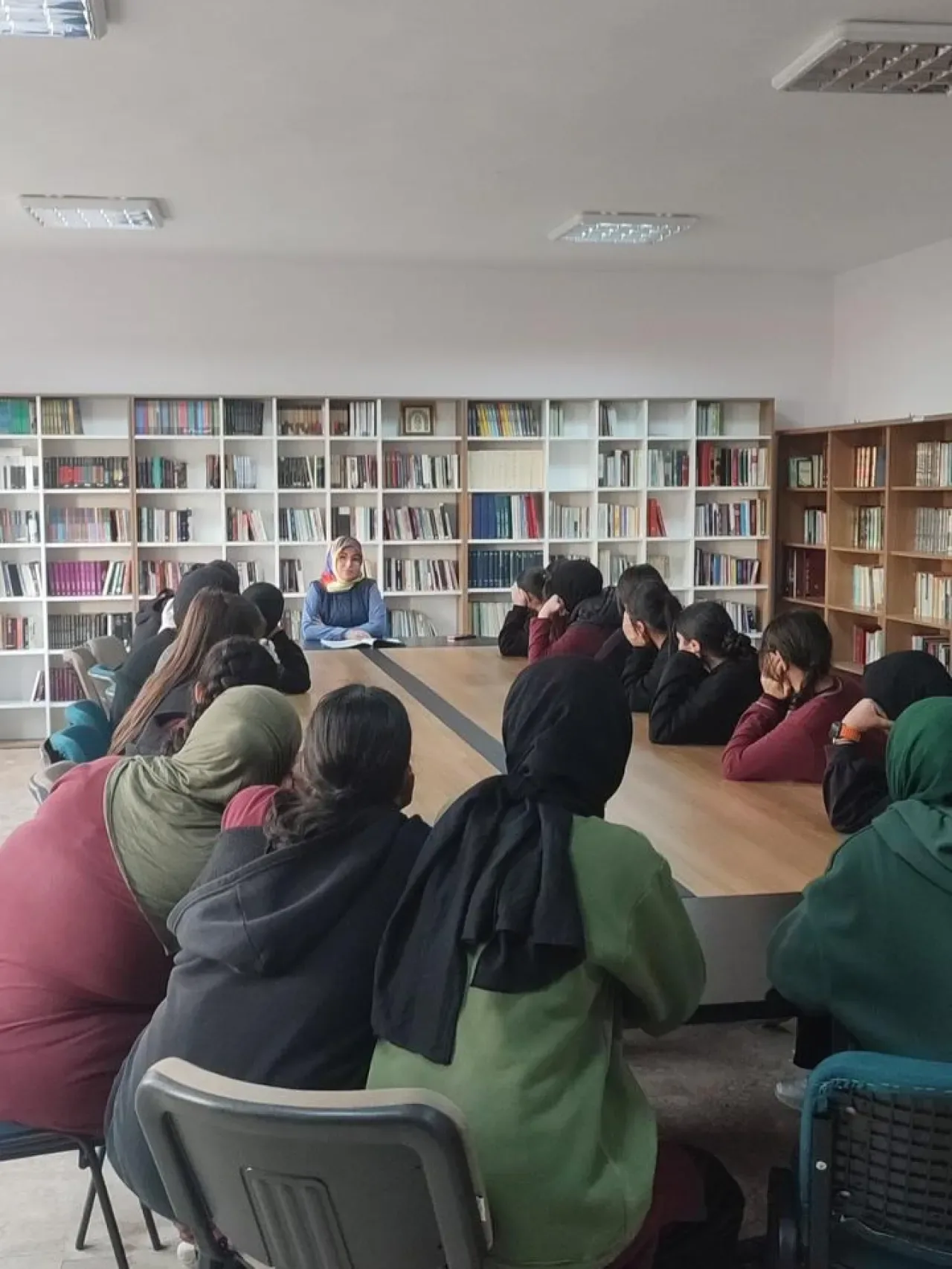 Şereflikoçhisar'da Kız Öğrencilerle Cuma Hasbihalleri Şereflikoçhisar'da Kız Öğrencilerle Cuma Hasbihalleri