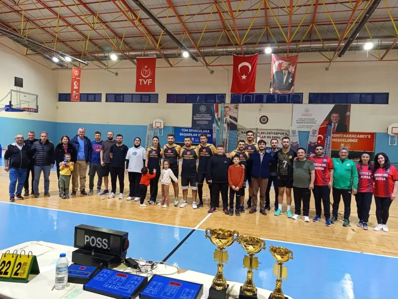 Bursa Karacabey'de Öğretmenler Günü Voleybol Turnuvası'nın Şampiyonu Karacabey Anadolu Lisesi Oldu Bursa Karacabey'de Öğretmenler Günü Voleybol Turnuvası'nın Şampiyonu Karacabey Anadolu Lisesi Oldu