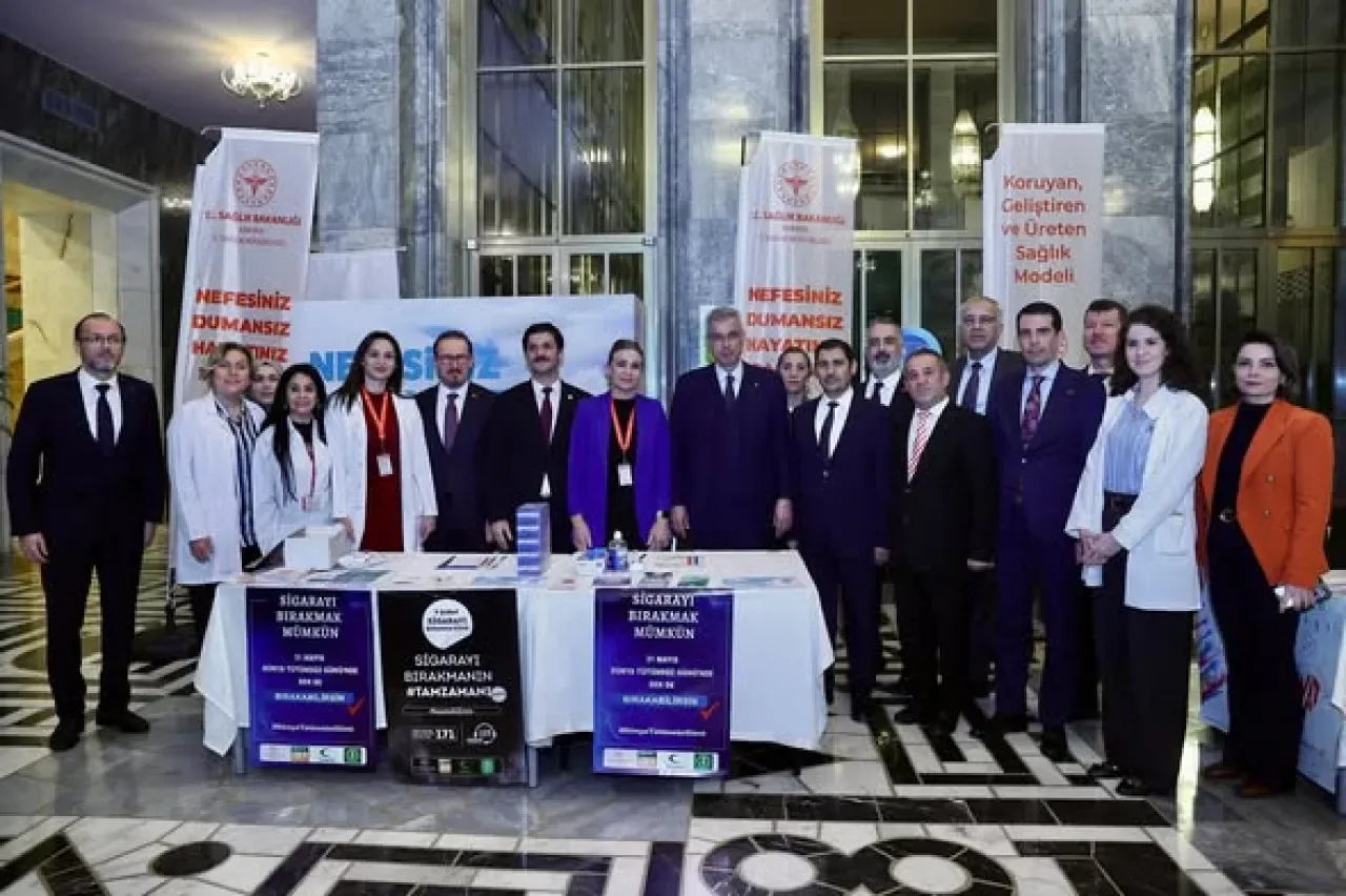 Sağlık Bakanı Memişoğlu, TBMM'de Kurulan Sağlık Stantlarını Ziyaret Etti Sağlık Bakanı Memişoğlu, TBMM'de Kurulan Sağlık Stantlarını Ziyaret Etti