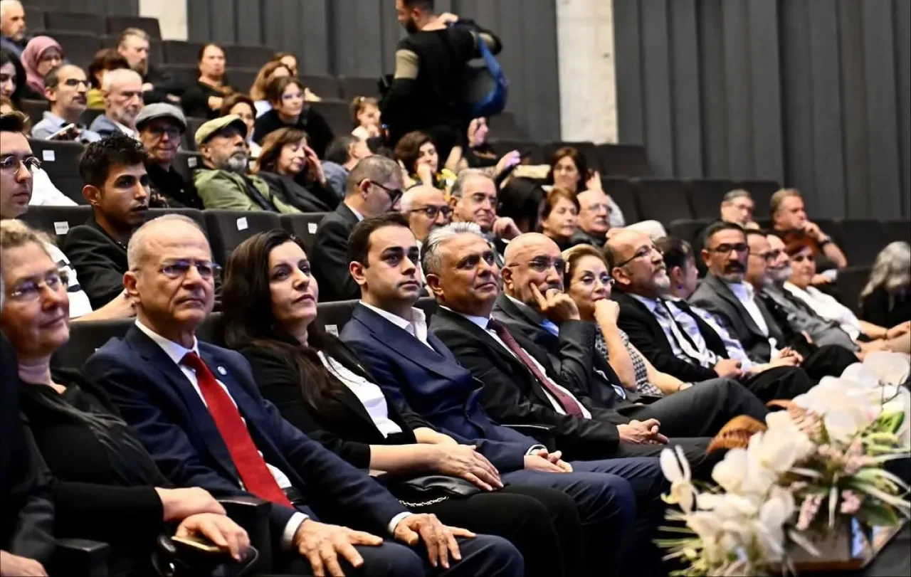 Muratpaşa'da Edebiyat Rüzgarı: 10. Edebiyat Günleri Ödül Töreni ve Konserle Son Buldu Muratpaşa'da Edebiyat Rüzgarı: 10. Edebiyat Günleri Ödül Töreni ve Konserle Son Buldu