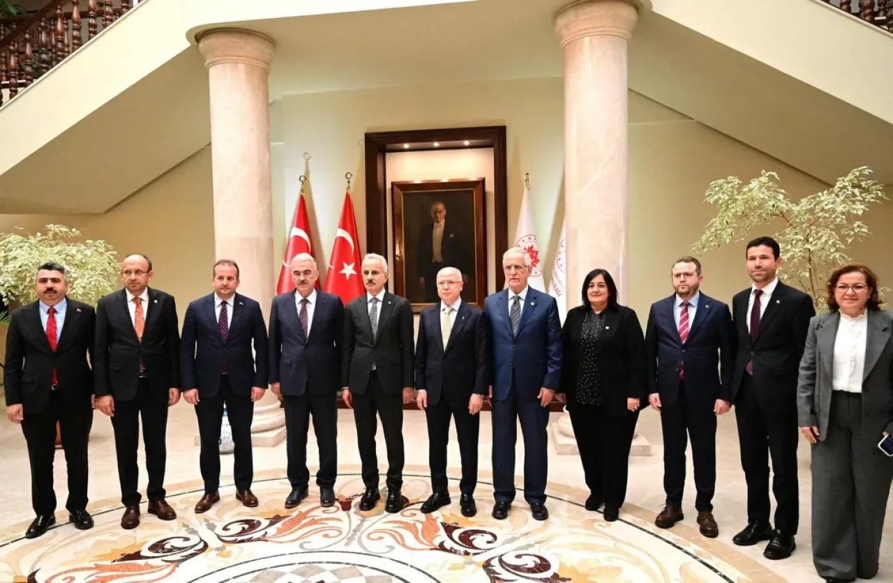 MHP'li Yöneticiler Bakan Uraloğlu'nun Bursa Programına Katıldı MHP'li Yöneticiler Bakan Uraloğlu'nun Bursa Programına Katıldı