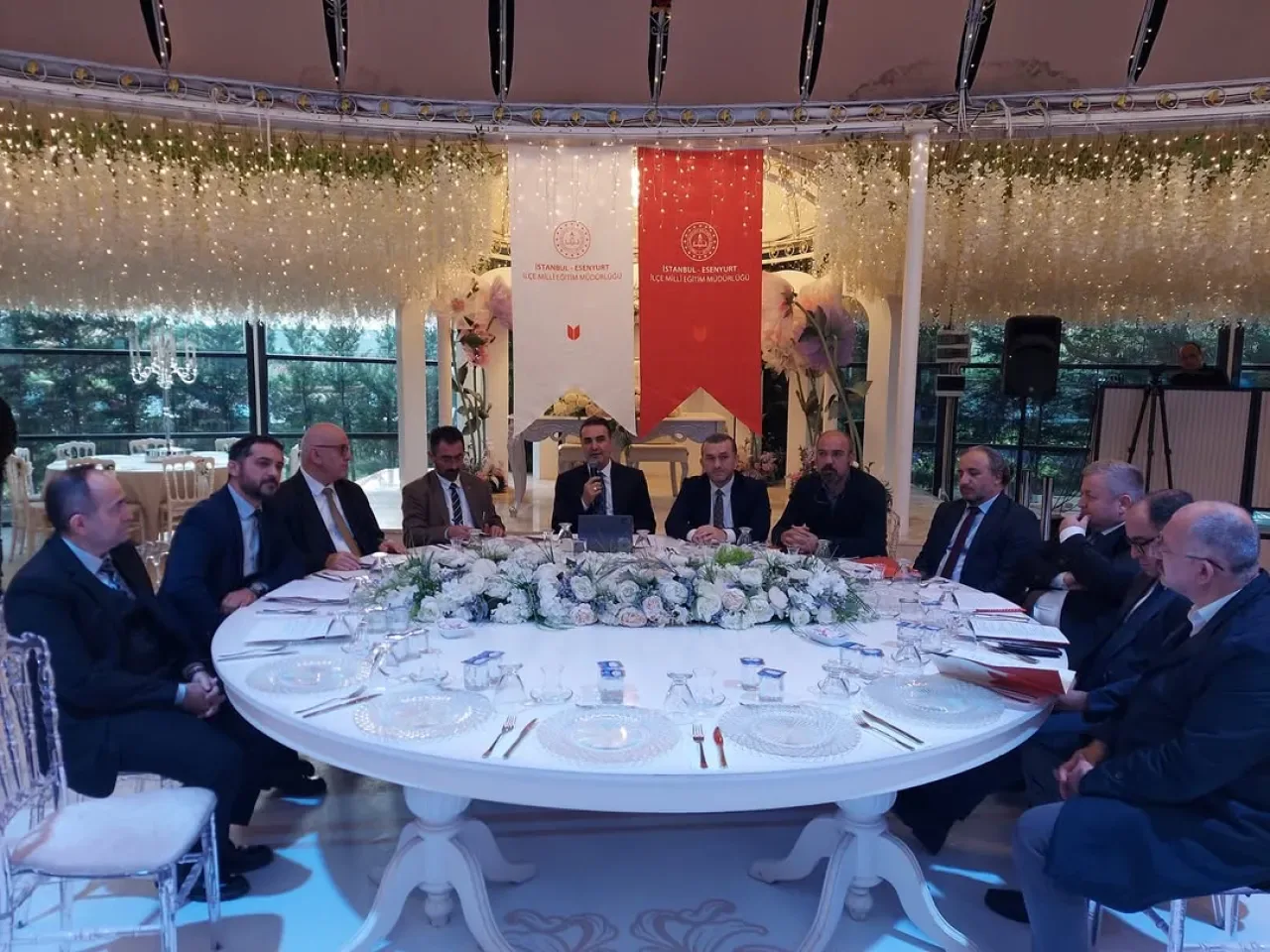 Esenyurt'ta Okul Müdürleri 24 Kasım Öğretmenler Günü'nde Bir Araya Geldi Esenyurt'ta Okul Müdürleri 24 Kasım Öğretmenler Günü'nde Bir Araya Geldi