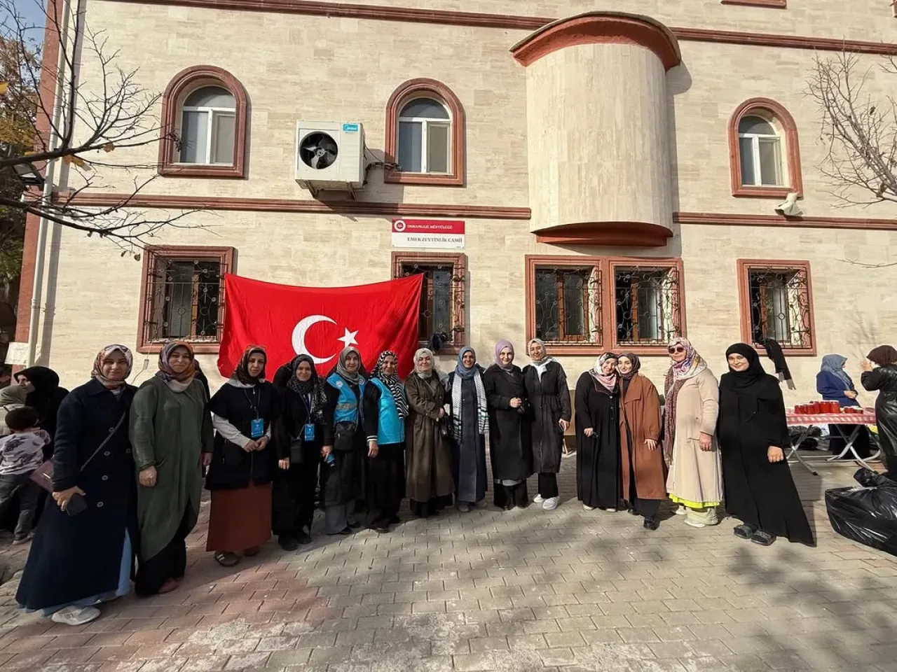 Bursa'da Filistin ve Gazze İçin Dört Noktada Yardım Kermesi Düzenlendi Bursa'da Filistin ve Gazze İçin Dört Noktada Yardım Kermesi Düzenlendi