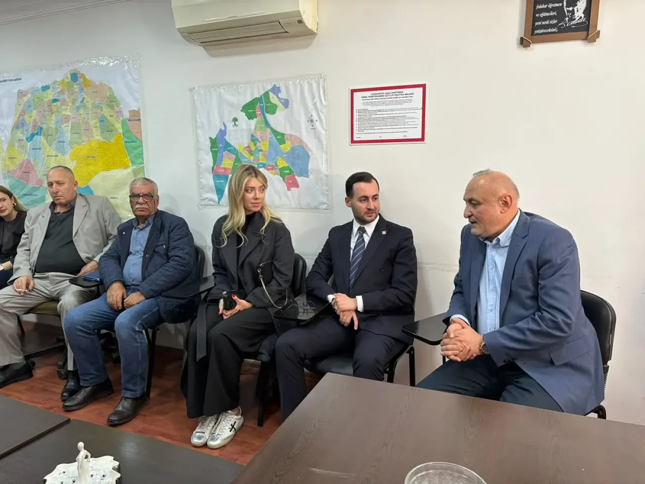 CHP Gaziantep'te Gençlik Kolları ile Önemli Değerlendirme Toplantısı Yapıldı CHP Gaziantep'te Gençlik Kolları ile Önemli Değerlendirme Toplantısı Yapıldı