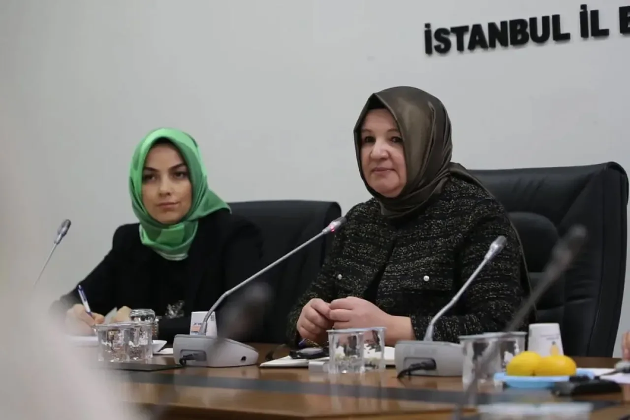 AK Parti Kadın Kolları Kültür Sanat Politikaları Toplantısı Yapıldı AK Parti Kadın Kolları Kültür Sanat Politikaları Toplantısı Yapıldı