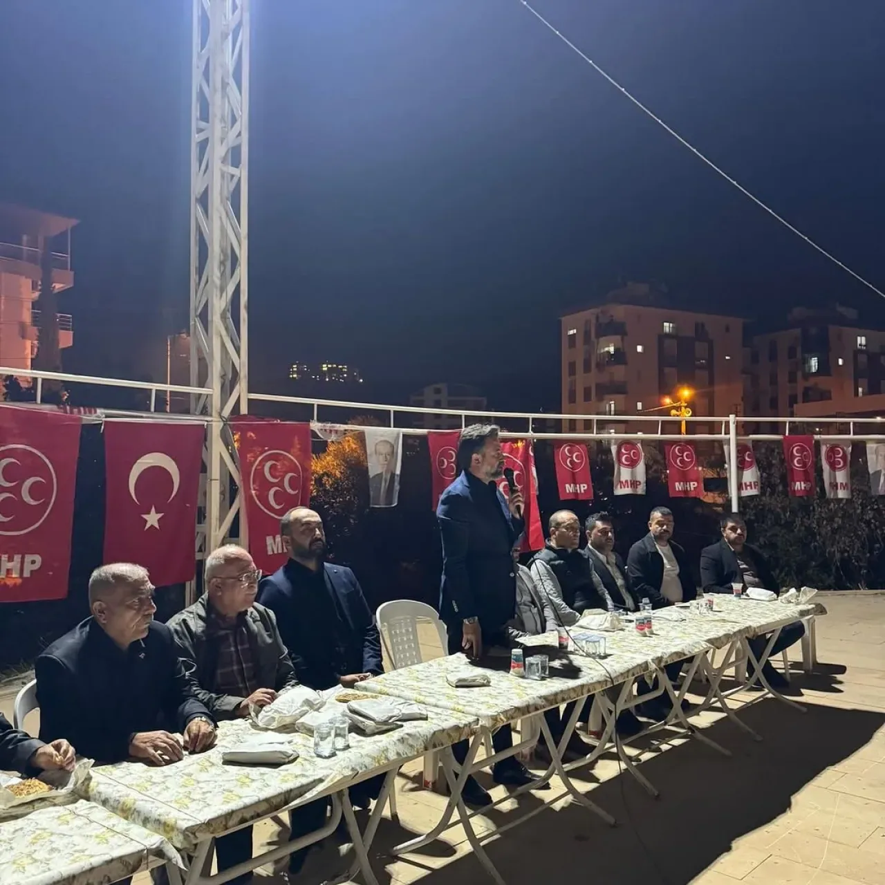 MHP Kepez İlçe Teşkilatından Göçerler Mahallesi'ne "Hayırlı Günler Komşum" Ziyareti MHP Kepez İlçe Teşkilatından Göçerler Mahallesi'ne "Hayırlı Günler Komşum" Ziyareti
