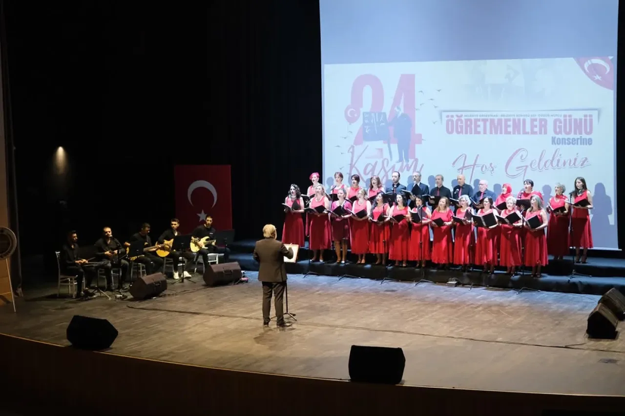Mustafakemalpaşa'da Öğretmenler Günü Coşkuyla Kutlandı Mustafakemalpaşa'da Öğretmenler Günü Coşkuyla Kutlandı