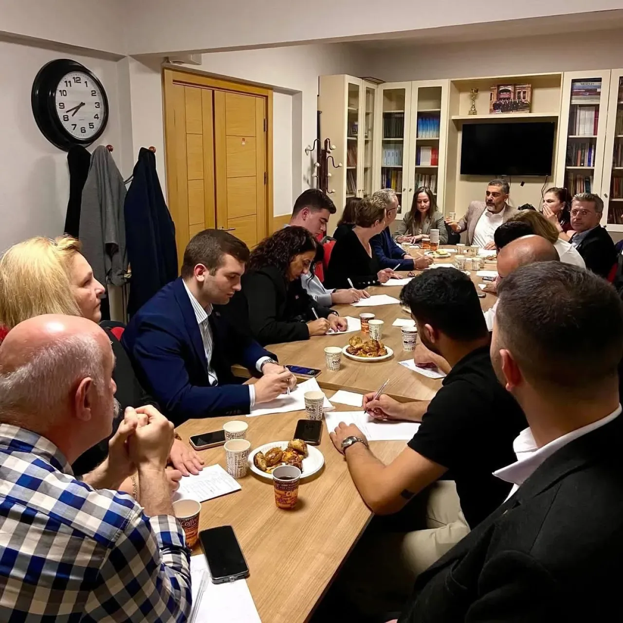 CHP'li Eğitim Sekreterleri Kadıköy'de Buluştu: Aydınlık Yarınlar İçin Eğitim Vurgusu CHP'li Eğitim Sekreterleri Kadıköy'de Buluştu: Aydınlık Yarınlar İçin Eğitim Vurgusu