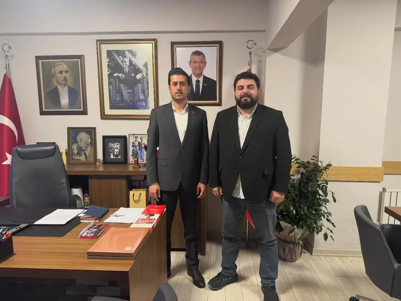 Canan Kaftancıoğlu, CHP Kadıköy İlçe Başkanlığını Ziyaret Etti Canan Kaftancıoğlu, CHP Kadıköy İlçe Başkanlığını Ziyaret Etti