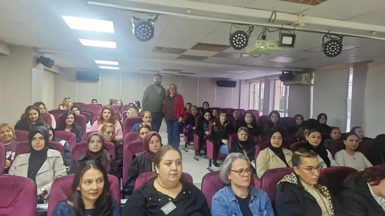 Kartal'da Veli Akademileri Kapsamında "Uyum ve Davranış Sorunları" Semineri Düzenlendi Kartal'da Veli Akademileri Kapsamında "Uyum ve Davranış Sorunları" Semineri Düzenlendi