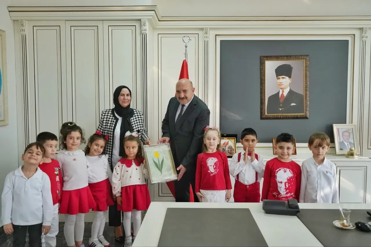 Kartal'da Öğretmenler Günü'nde Kaymakam Ziyareti Kartal'da Öğretmenler Günü'nde Kaymakam Ziyareti