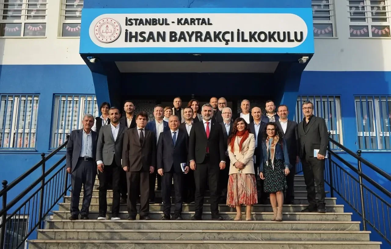 Kartal'da Eğitim Yöneticileri İhsan Bayrakçı İlkokulu'nda Bir Araya Geldi Kartal'da Eğitim Yöneticileri İhsan Bayrakçı İlkokulu'nda Bir Araya Geldi
