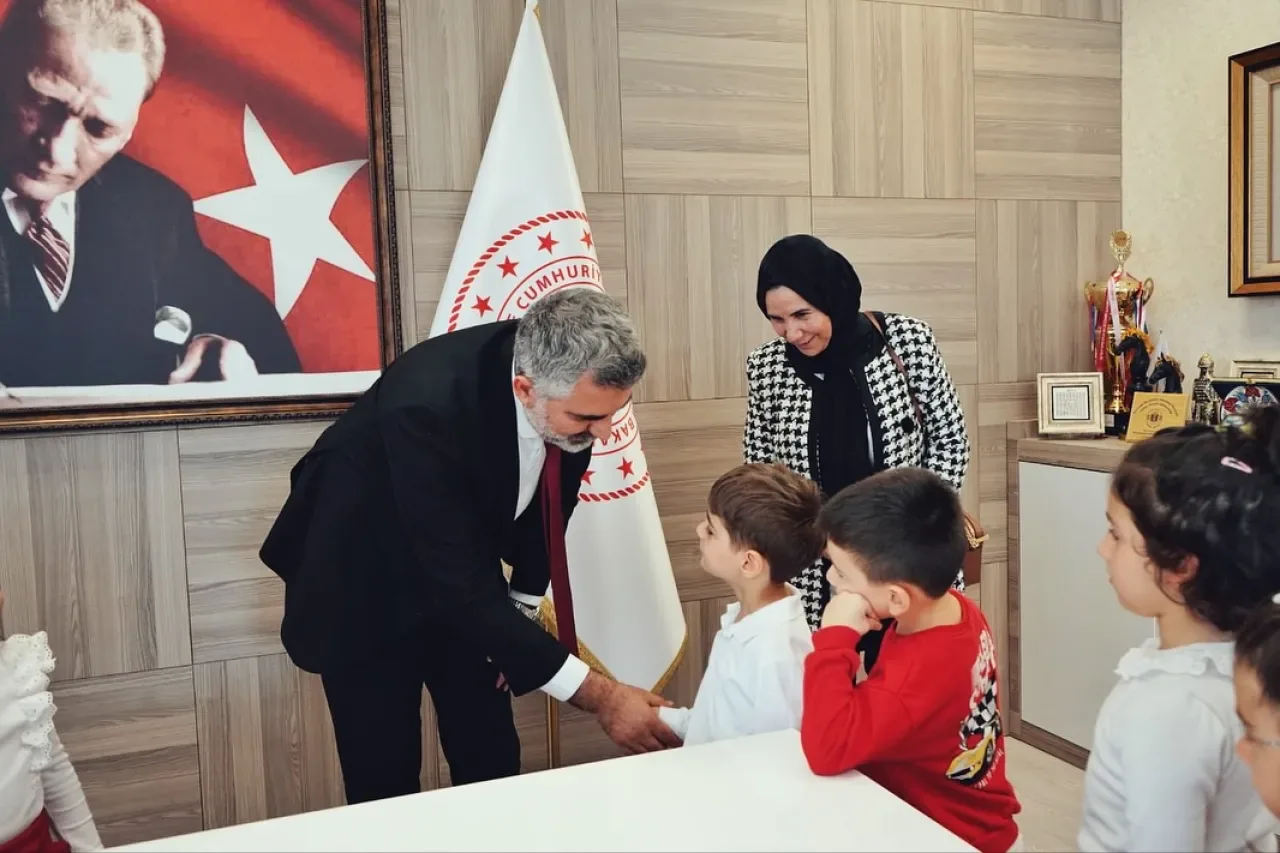 Kartal'da Öğretmenler Günü'nde Anlamlı Ziyaret Kartal'da Öğretmenler Günü'nde Anlamlı Ziyaret