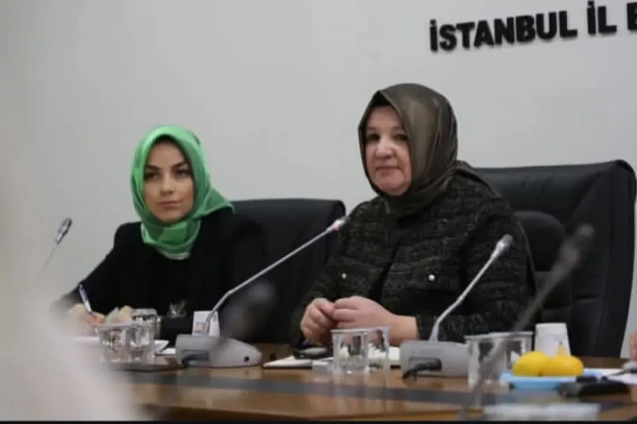 AK Parti İstanbul Kadın Kolları'ndan Kültür Sanat Politikaları Toplantısı AK Parti İstanbul Kadın Kolları'ndan Kültür Sanat Politikaları Toplantısı