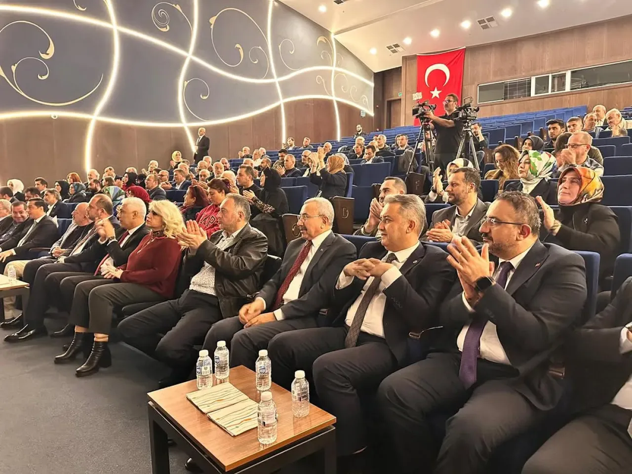 AK Parti İstanbul Milletvekili İsmail Erdem, Terörsüz Türkiye Temalı Ödül Törenine Katıldı AK Parti İstanbul Milletvekili İsmail Erdem, Terörsüz Türkiye Temalı Ödül Törenine Katıldı