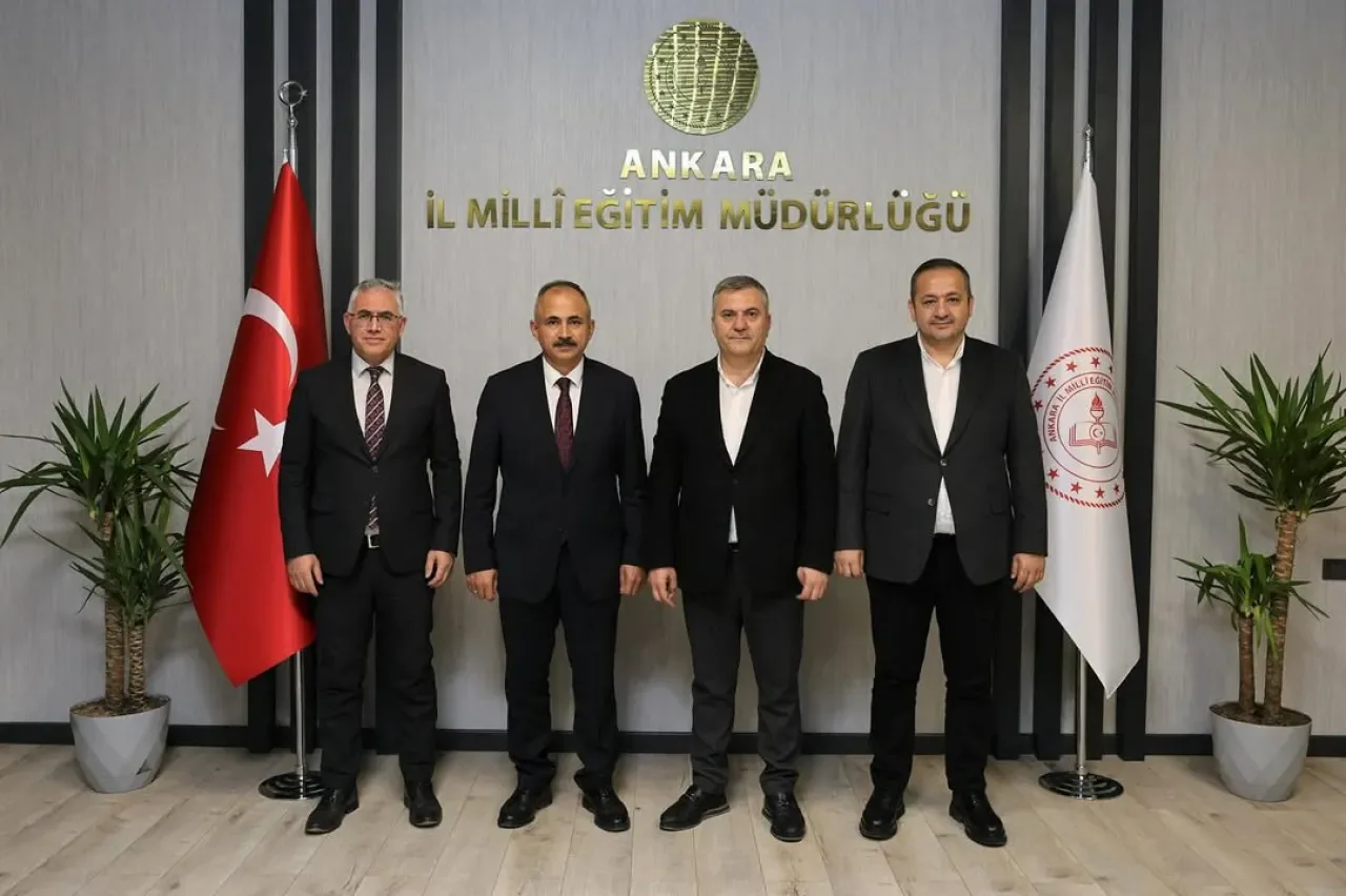Çubuk Belediye Başkanı Demirbaş, Yeni İl Milli Eğitim Müdürü'nü Ziyaret Etti Çubuk Belediye Başkanı Demirbaş, Yeni İl Milli Eğitim Müdürü'nü Ziyaret Etti