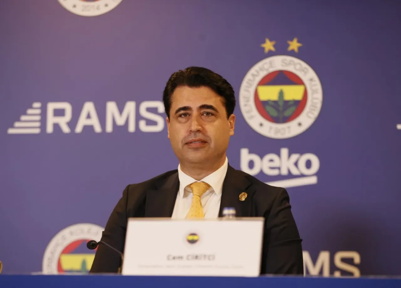 Fenerbahçe Beko, Saha Altındaki Koreografiye Tepki Gösterdi: "En İyi Cevabı Sahada Verdik" Fenerbahçe Beko, Saha Altındaki Koreografiye Tepki Gösterdi: "En İyi Cevabı Sahada Verdik"