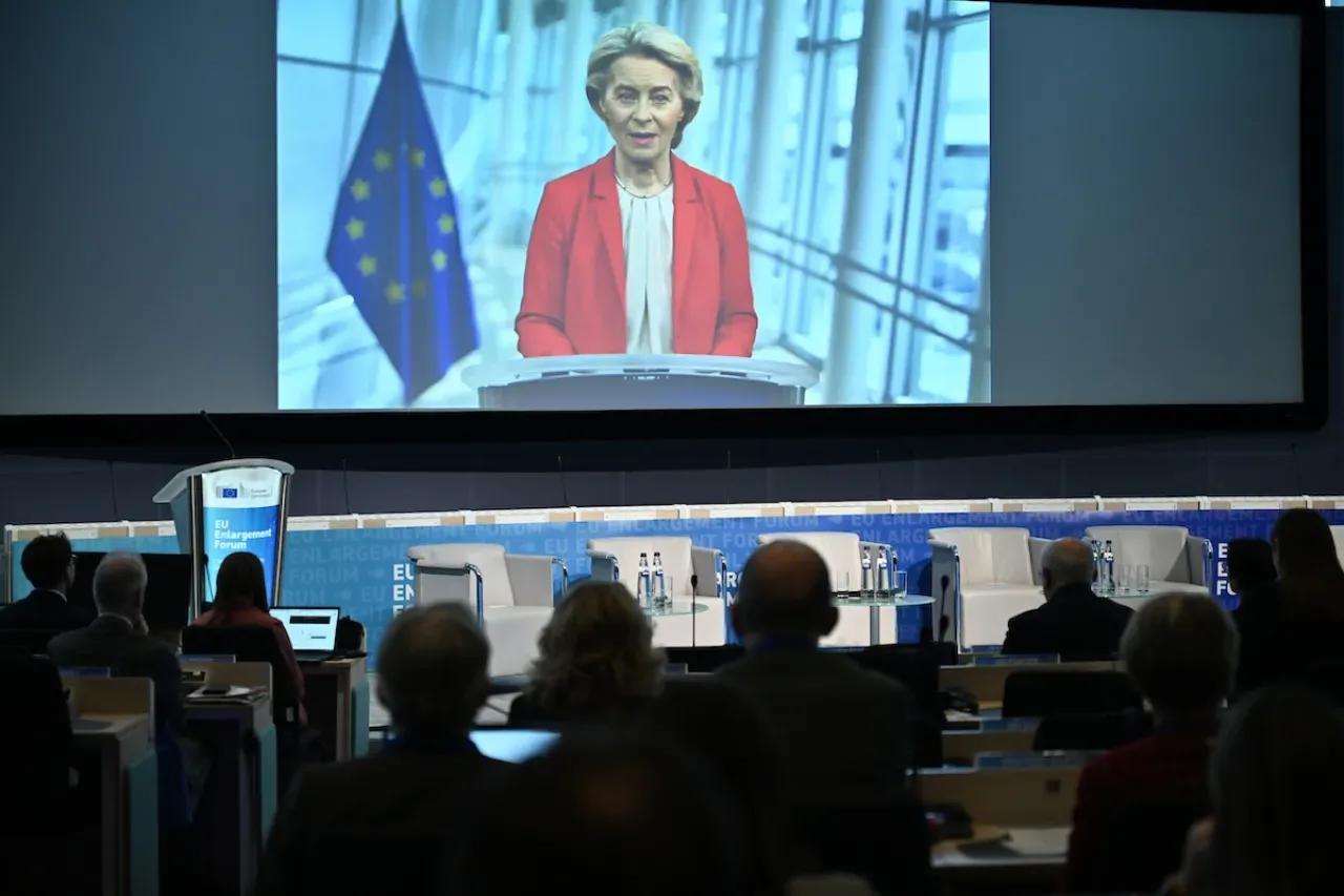 AB Ülkeleri, Tarım ve Bölgesel Fonları Birleştiren Von der Leyen Bütçe Planını Onaylamaya Hazır AB Ülkeleri, Tarım ve Bölgesel Fonları Birleştiren Von der Leyen Bütçe Planını Onaylamaya Hazır