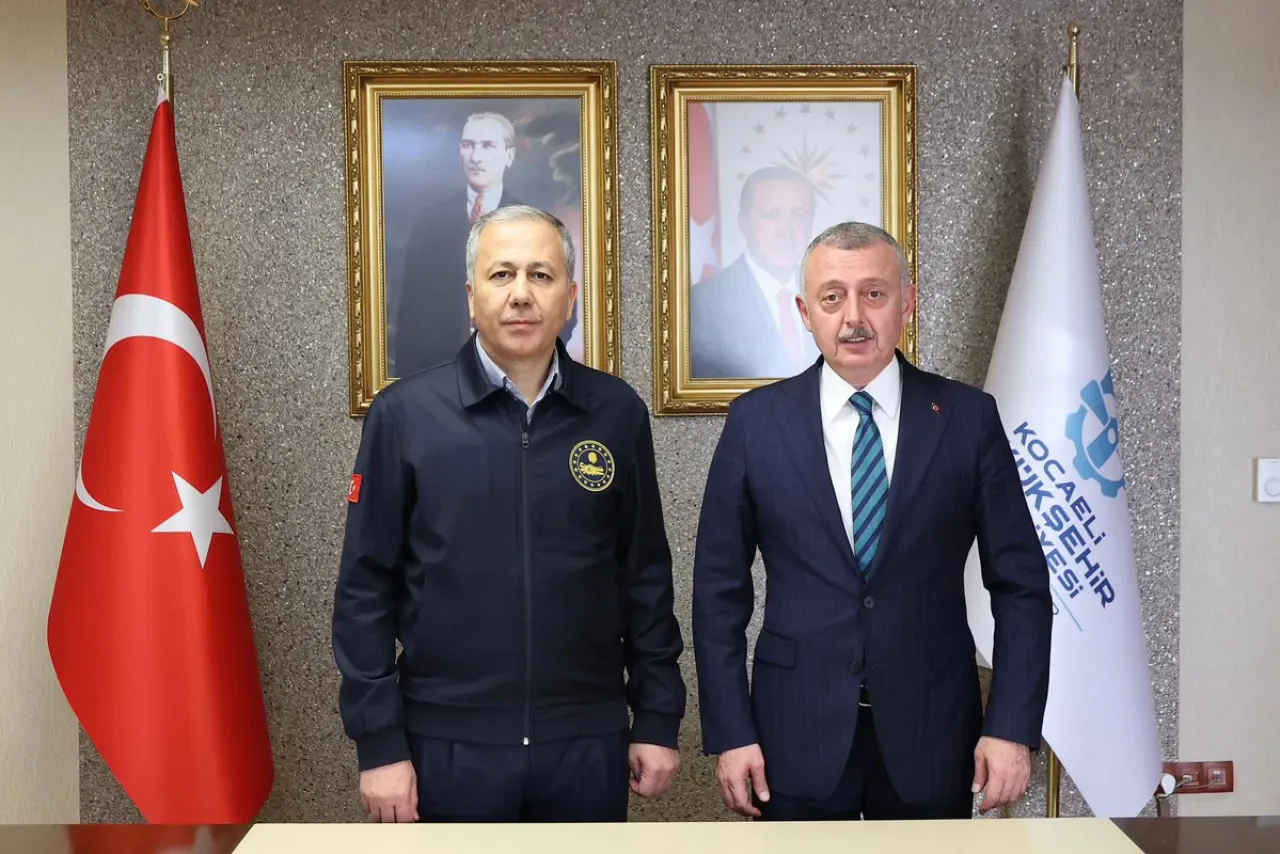 İçişleri Bakanı Yerlikaya, Kocaeli'de Başkan Büyükakın'ı Ziyaret Etti İçişleri Bakanı Yerlikaya, Kocaeli'de Başkan Büyükakın'ı Ziyaret Etti