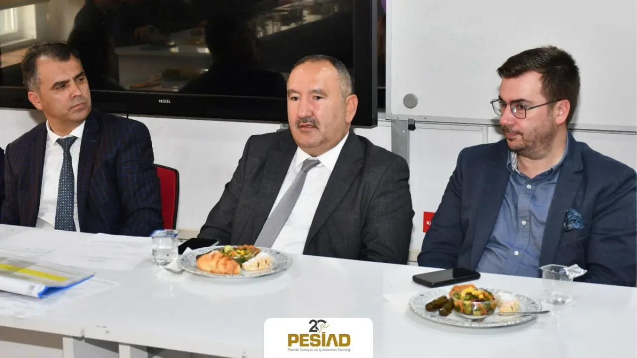 Pendik'te Okul-Sektör İş Birliği Toplantısı ile İstihdam ve Staj Konuları Masaya Yatırıldı Pendik'te Okul-Sektör İş Birliği Toplantısı ile İstihdam ve Staj Konuları Masaya Yatırıldı