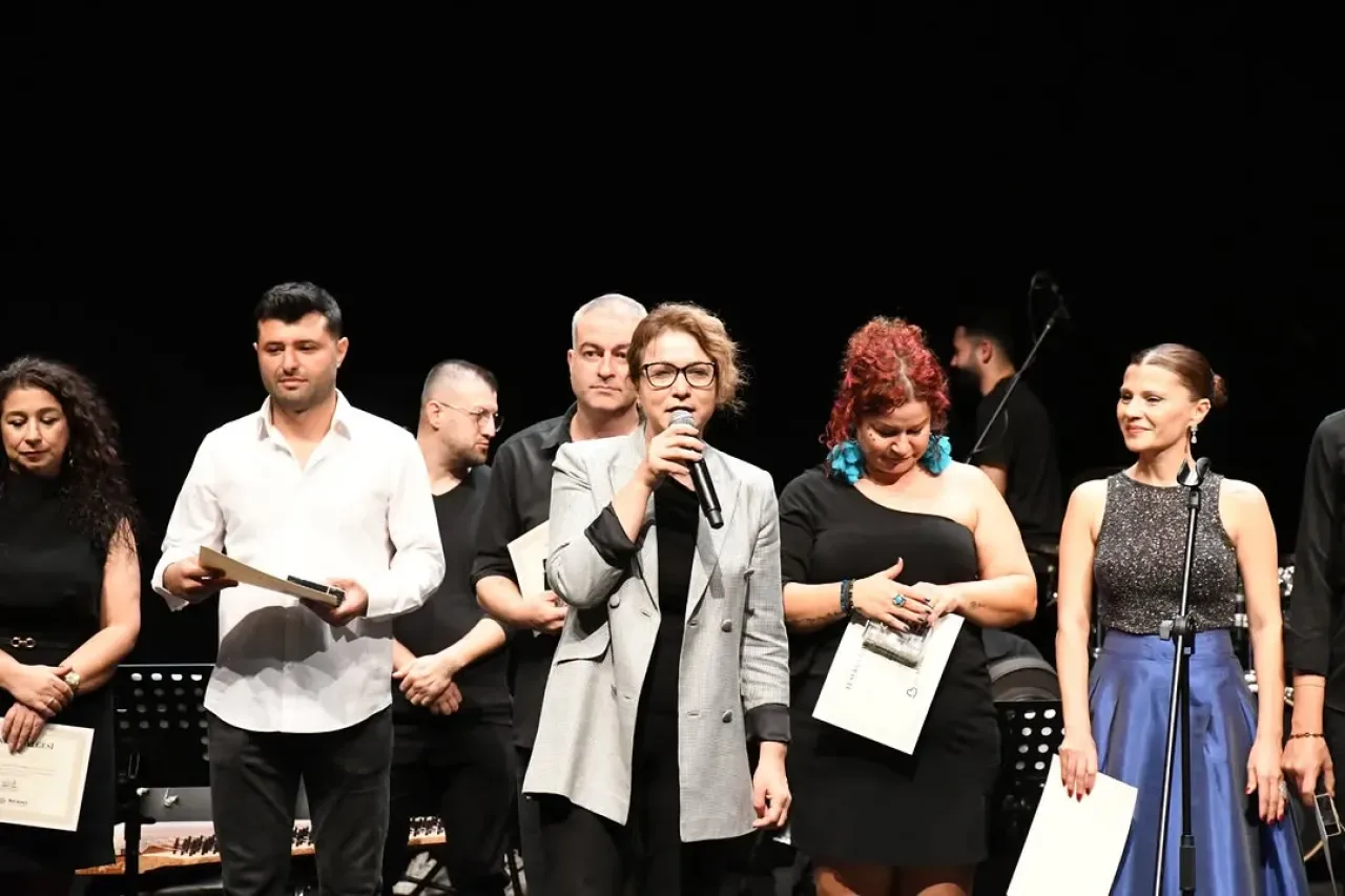 Balıkesir'de Öğretmenler Günü Büyükşehir Orkestrası ile Coşkuyla Kutlandı Balıkesir'de Öğretmenler Günü Büyükşehir Orkestrası ile Coşkuyla Kutlandı