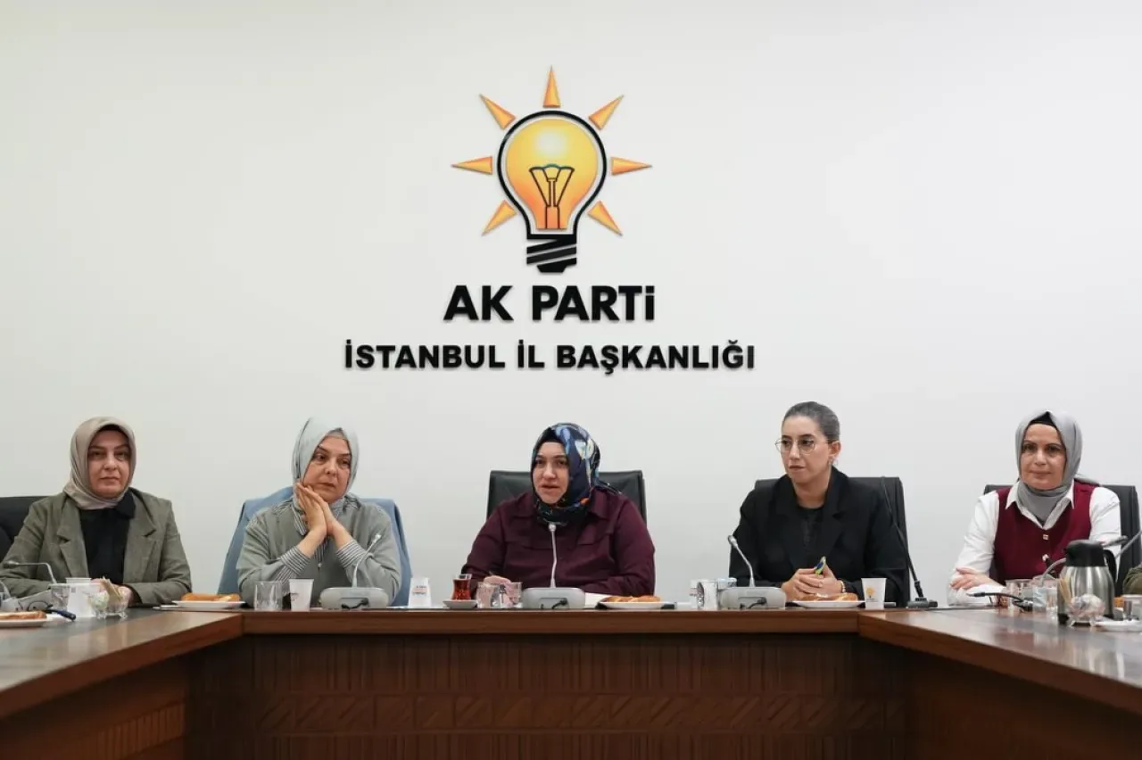 Ümraniye'de AK Parti Kadın Kolları Yerel Yönetimler Toplantısı Düzenlendi Ümraniye'de AK Parti Kadın Kolları Yerel Yönetimler Toplantısı Düzenlendi