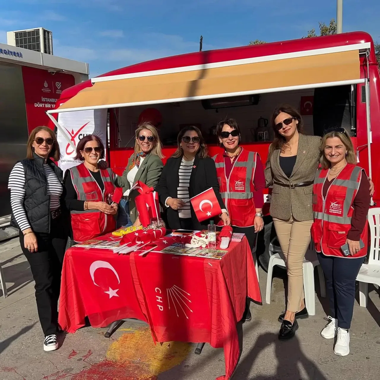 CHP Ümraniye Kadın Kolları, Dünya Çocuk Hakları Günü'nde Ümraniyeli Çocuklarla Buluştu CHP Ümraniye Kadın Kolları, Dünya Çocuk Hakları Günü'nde Ümraniyeli Çocuklarla Buluştu