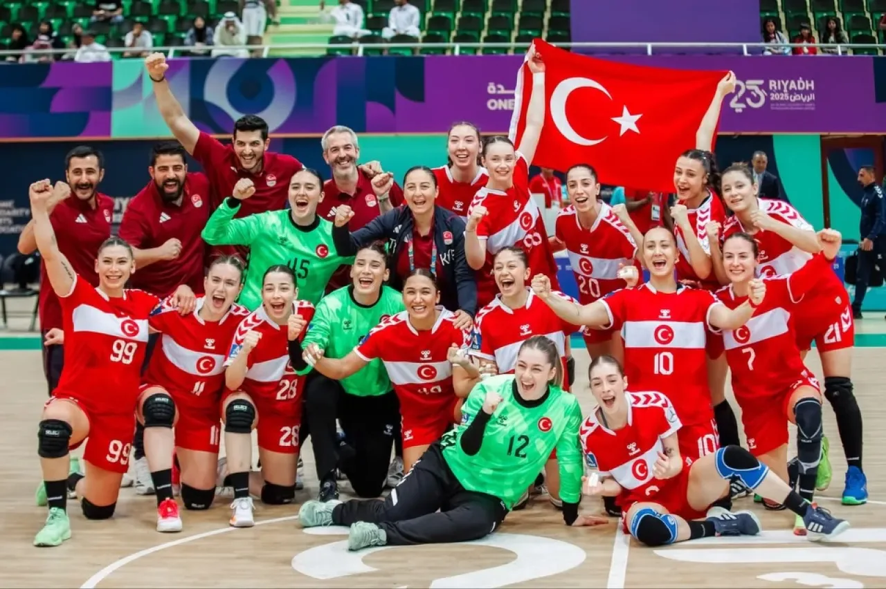 Türkiye Kadın Hentbol Milli Takımı, Riyad 2025'te Şampiyon Oldu Türkiye Kadın Hentbol Milli Takımı, Riyad 2025'te Şampiyon Oldu