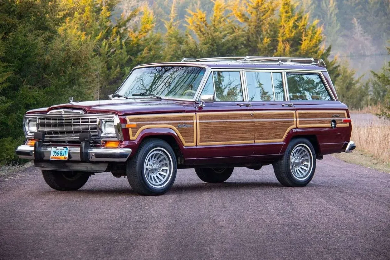 Jeep'in İkonik Modeli Grand Wagoneer Tamamen Elektrikli Olarak Yollara Hazırlanıyor Jeep'in İkonik Modeli Grand Wagoneer Tamamen Elektrikli Olarak Yollara Hazırlanıyor