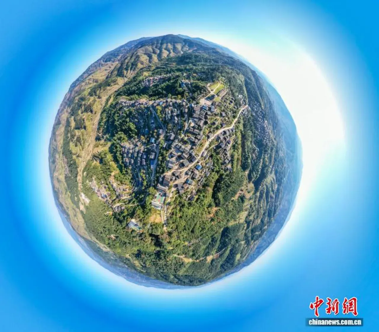 Guizhou'nun Dadai Köyü'nde Erken Kışın Büyüleyici Manzarası Guizhou'nun Dadai Köyü'nde Erken Kışın Büyüleyici Manzarası