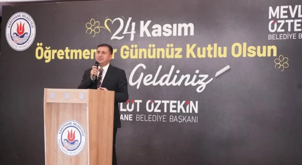İstanbul'da 24 Kasım Öğretmenler Günü Coşkuyla Kutlandı İstanbul'da 24 Kasım Öğretmenler Günü Coşkuyla Kutlandı
