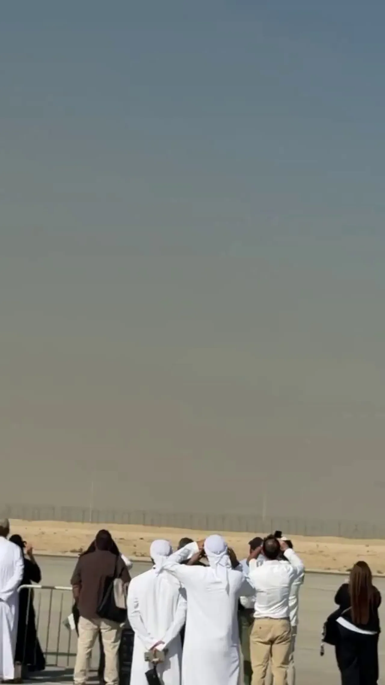 ABD'nin F-22 Savaş Uçağı Dubai Airshow'da Nefes Kesti ABD'nin F-22 Savaş Uçağı Dubai Airshow'da Nefes Kesti