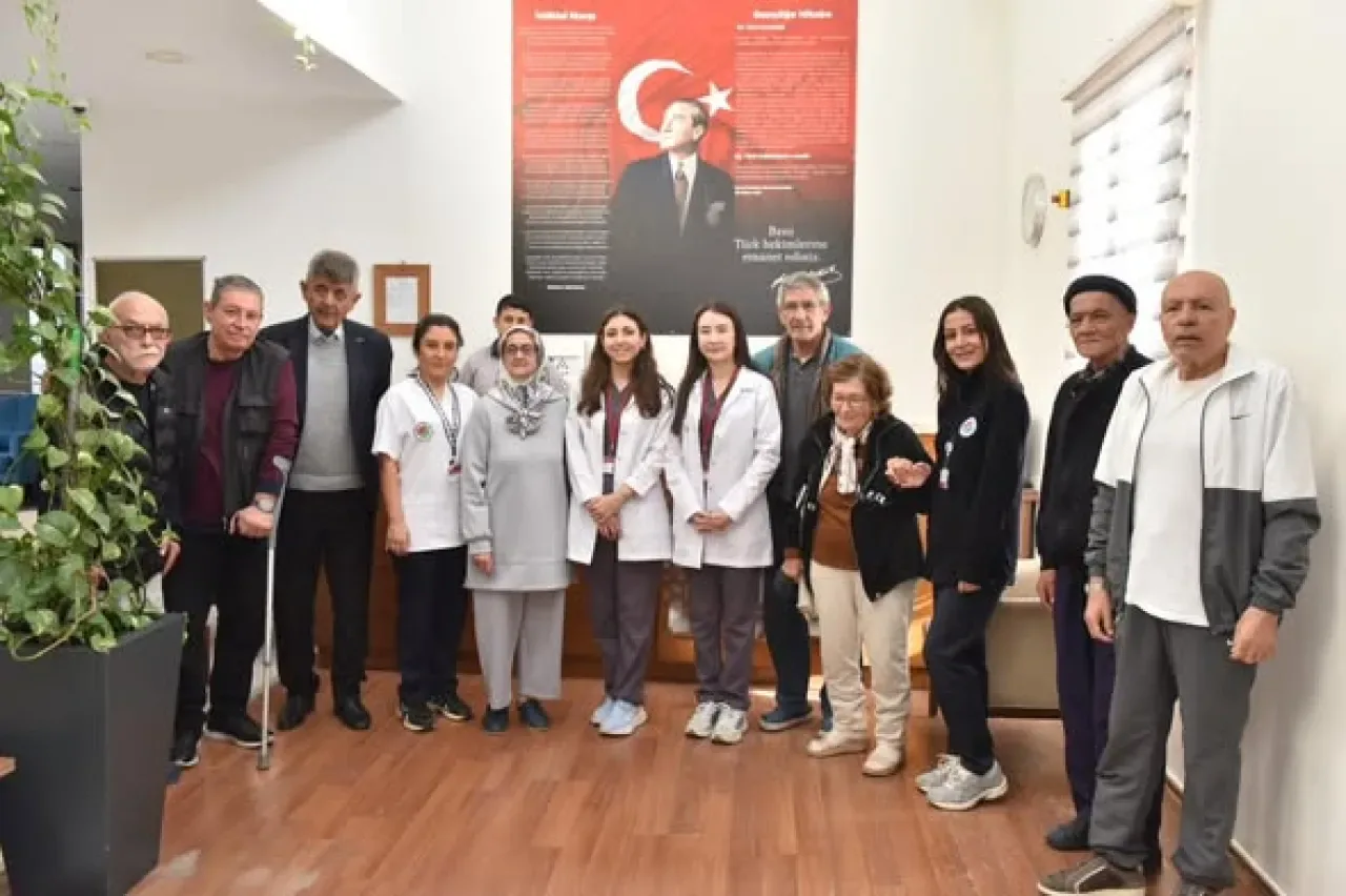 Kepez Belediyesi, 22 Kasım Dünya Diş Hekimleri Günü'nde Huzurevi Sakinlerini Bilgilendirdi Kepez Belediyesi, 22 Kasım Dünya Diş Hekimleri Günü'nde Huzurevi Sakinlerini Bilgilendirdi