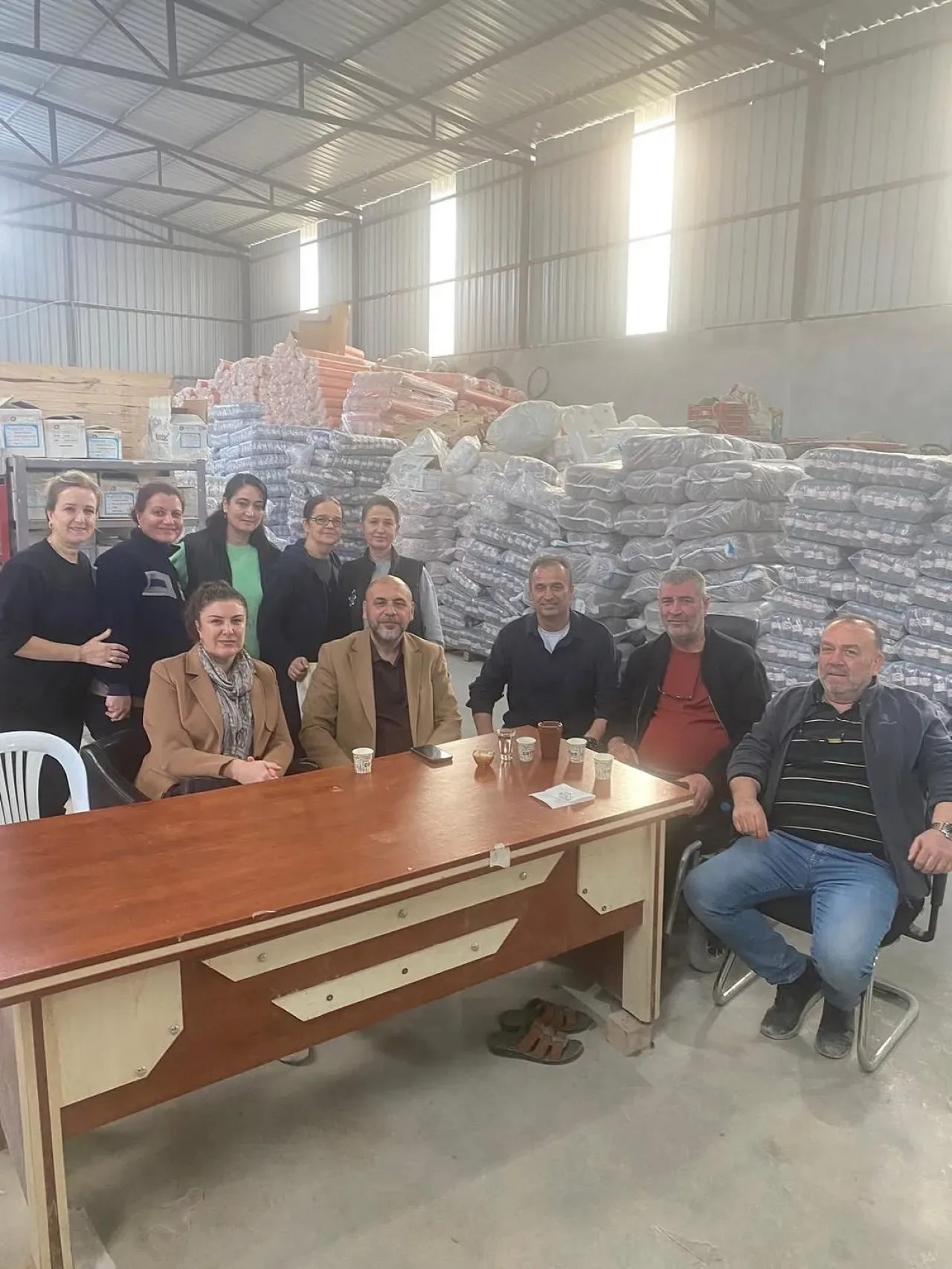 Bursa Orhangazi Belediye Başkanı Bekir Aydın, Ateş Tekstil'de Kadın İşçileri Ziyaret Etti Bursa Orhangazi Belediye Başkanı Bekir Aydın, Ateş Tekstil'de Kadın İşçileri Ziyaret Etti
