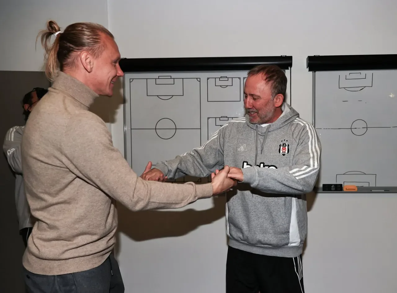 Domagoj Vida'dan Beşiktaş'a Duygusal Ziyaret Domagoj Vida'dan Beşiktaş'a Duygusal Ziyaret