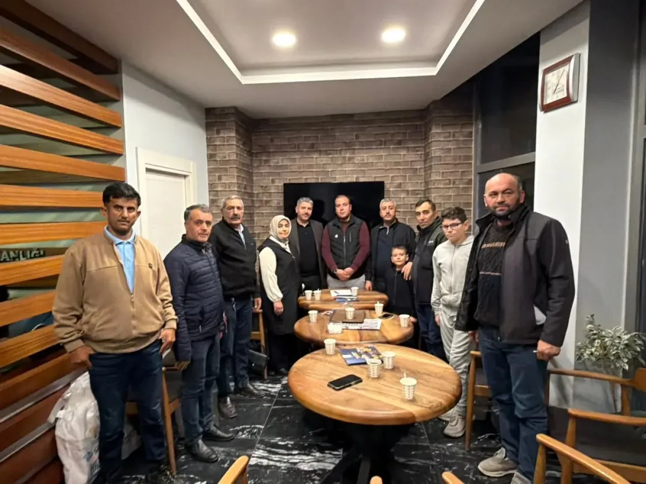 AK Parti Sincan İlçe Başkanı Mustafa Özcan, İstasyon Mahallesi'nde Komisyon Toplantısına Katıldı AK Parti Sincan İlçe Başkanı Mustafa Özcan, İstasyon Mahallesi'nde Komisyon Toplantısına Katıldı