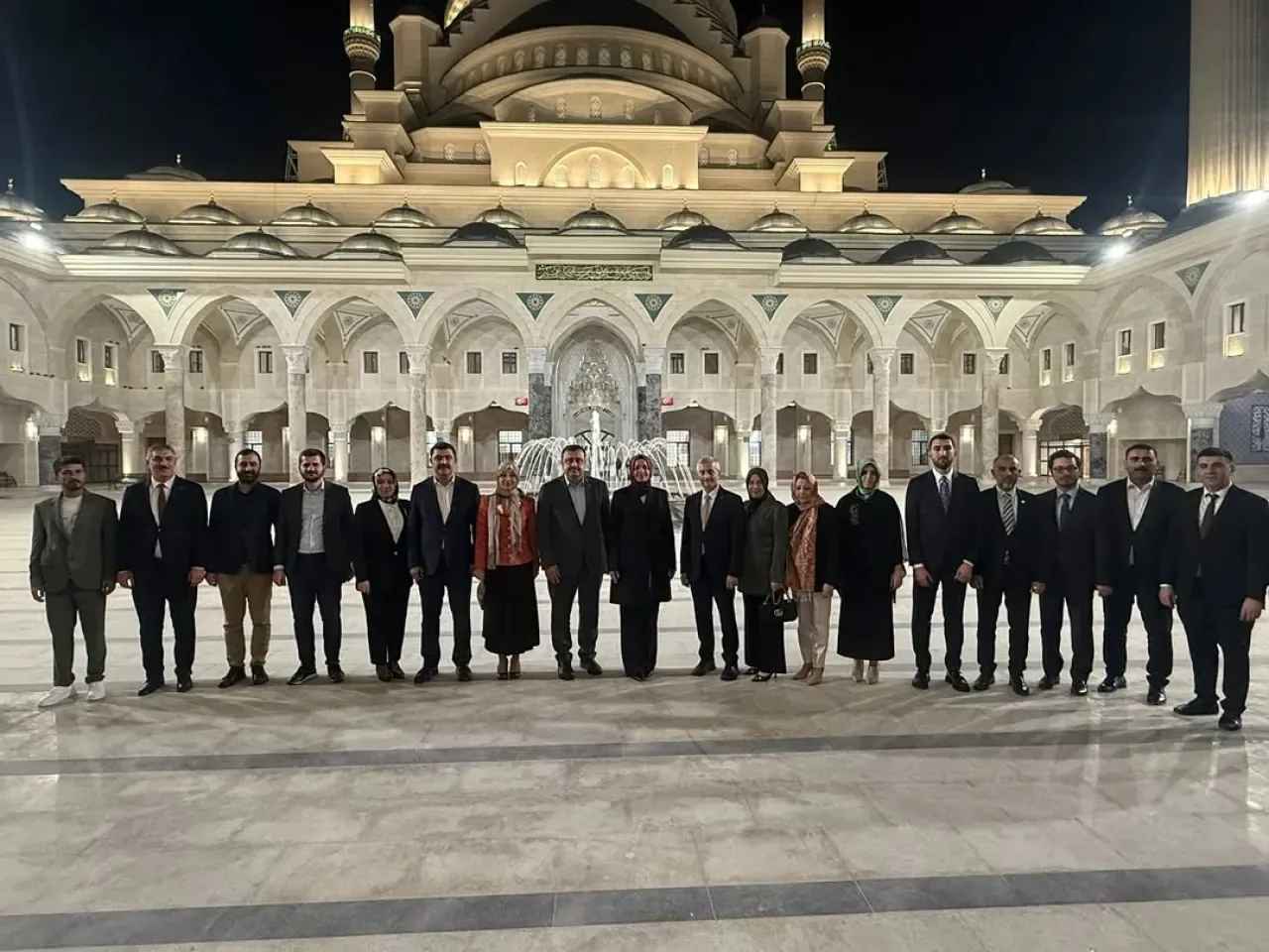 AK Partili Heyet, Gaziantep'in Manevi Kalbi Şahinbey Millet Camisi'ni Ziyaret Etti AK Partili Heyet, Gaziantep'in Manevi Kalbi Şahinbey Millet Camisi'ni Ziyaret Etti