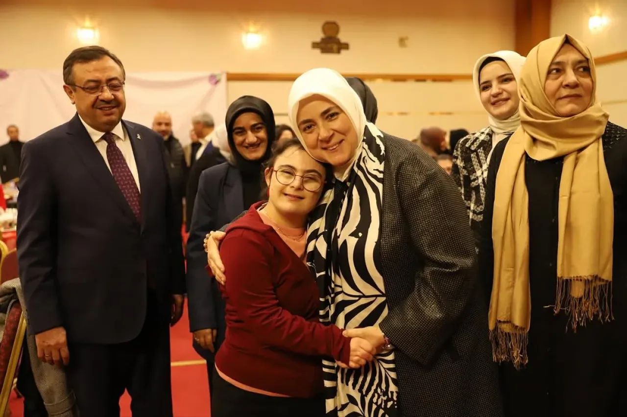AK Partili İstanbul Milletvekili Tuğba Işık Ercan Malatya'da Kadın Girişimcilerle Buluştu AK Partili İstanbul Milletvekili Tuğba Işık Ercan Malatya'da Kadın Girişimcilerle Buluştu