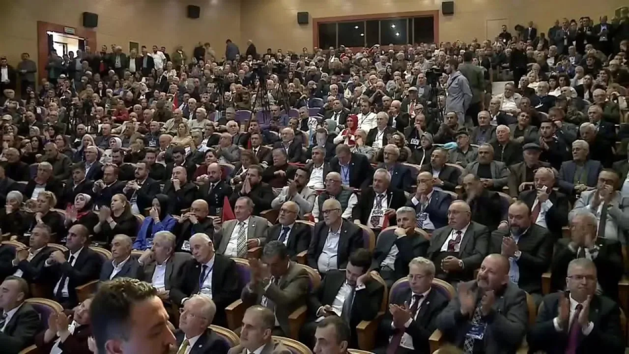 İYİ Parti Ordu 4. Olağan İl Kongresi'nde Müsavat Dervişoğlu Konuştu İYİ Parti Ordu 4. Olağan İl Kongresi'nde Müsavat Dervişoğlu Konuştu