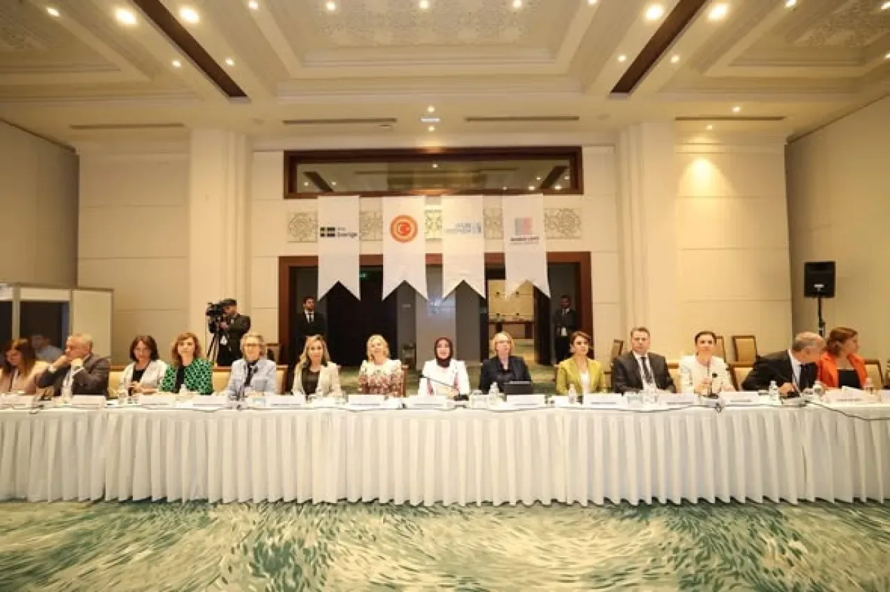 CHP'li Ersever'den Kadının Siyasette Eşit Temsil Çağrısı: Antalya'da KEFEK ve UN Women İş Birliğiyle Önemli Toplantı CHP'li Ersever'den Kadının Siyasette Eşit Temsil Çağrısı: Antalya'da KEFEK ve UN Women İş Birliğiyle Önemli Toplantı