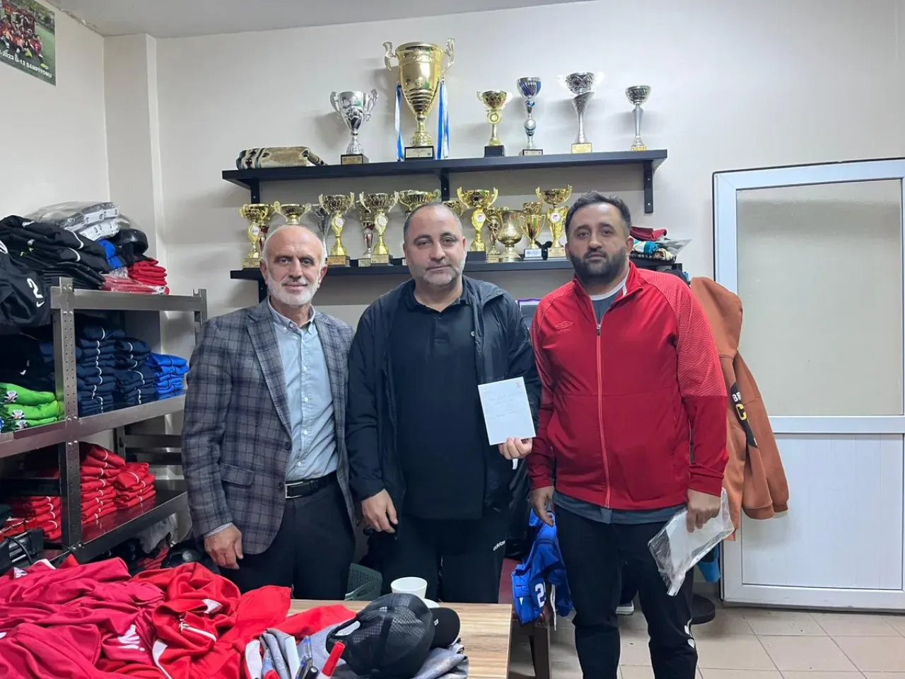 AK Parti Beyoğlu, İlçedeki Spor Kulüplerini Ziyaret Etti AK Parti Beyoğlu, İlçedeki Spor Kulüplerini Ziyaret Etti