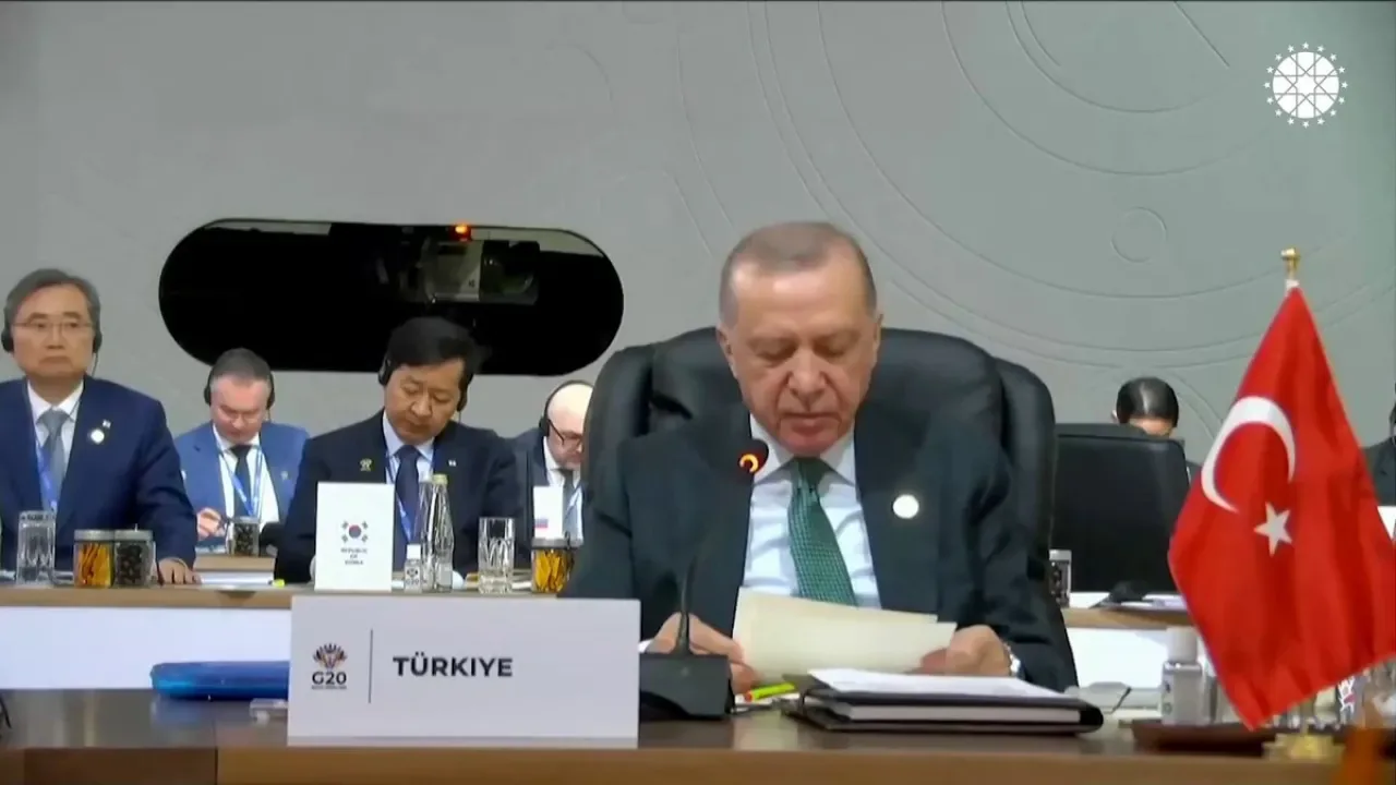 Başkan Erdoğan, G20 Zirvesi'nde Sürdürülebilir Tedarik Zincirlerini ve Küresel İş Birliğini Vurguladı Başkan Erdoğan, G20 Zirvesi'nde Sürdürülebilir Tedarik Zincirlerini ve Küresel İş Birliğini Vurguladı