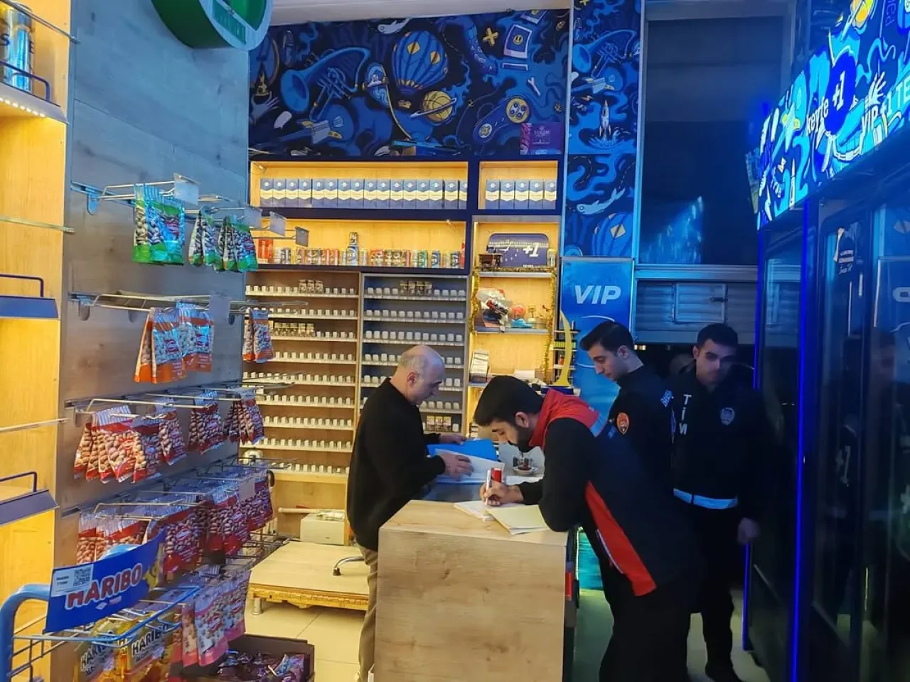 Bahçelievler'de Gece Yarısı Alkol Denetimleri Sürüyor Bahçelievler'de Gece Yarısı Alkol Denetimleri Sürüyor