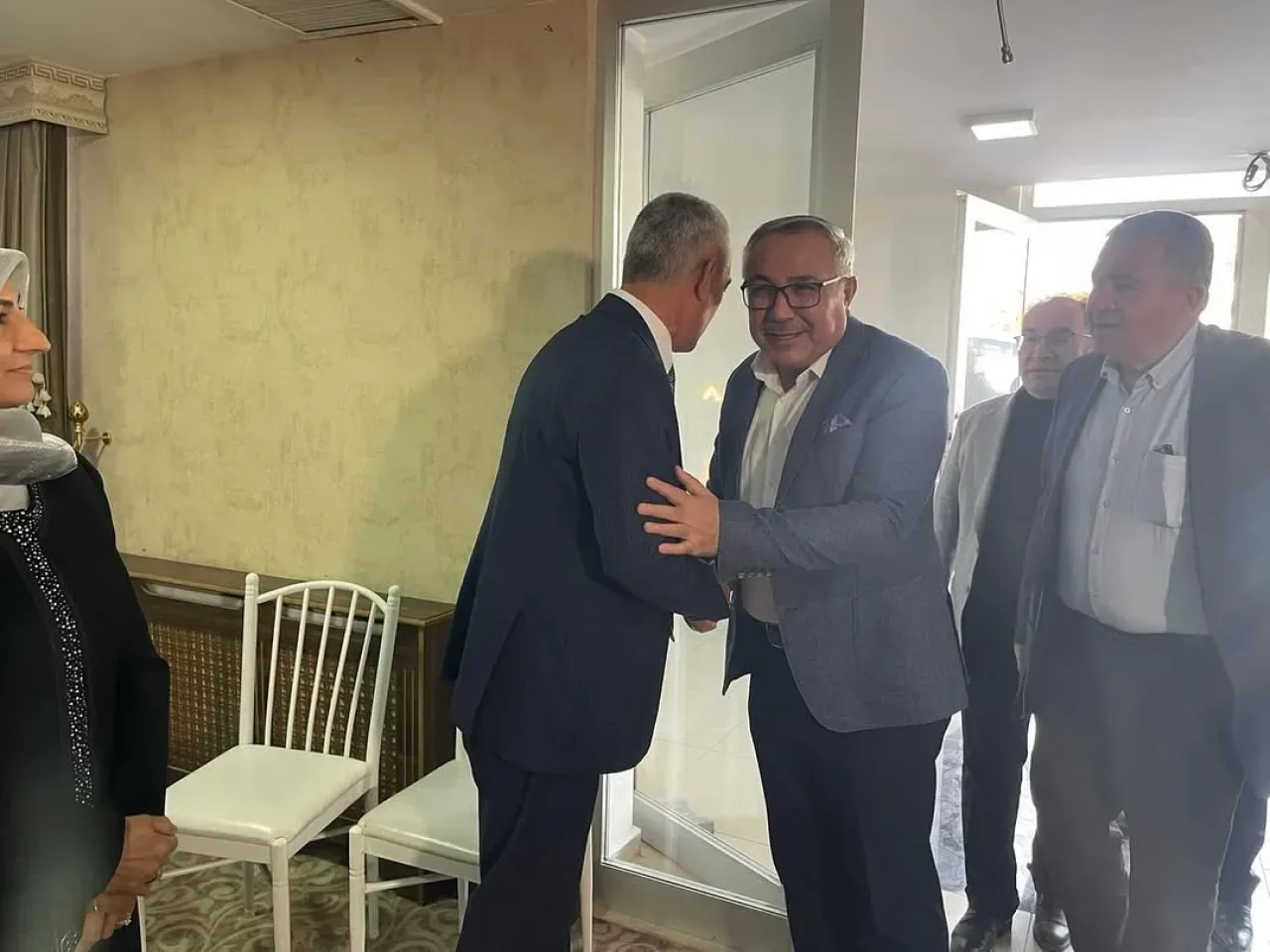 AK Parti Şereflikoçhisar İlçe Başkanı Levent Sarıkaya, Evren Belediye Başkanı'nın Oğlunun Nişan Töreninde AK Parti Şereflikoçhisar İlçe Başkanı Levent Sarıkaya, Evren Belediye Başkanı'nın Oğlunun Nişan Töreninde