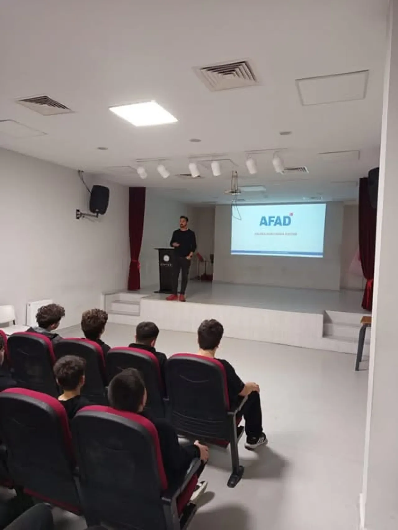 Başakşehir'de 9 Bin Öğrenciye Afet Eğitimi Verildi Başakşehir'de 9 Bin Öğrenciye Afet Eğitimi Verildi