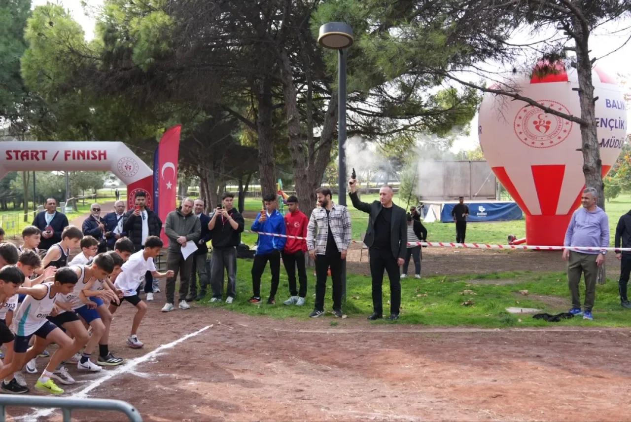Kros Ligi 1. Kademe Bölge Yarışmaları Bandırma'da Tamamlandı Kros Ligi 1. Kademe Bölge Yarışmaları Bandırma'da Tamamlandı