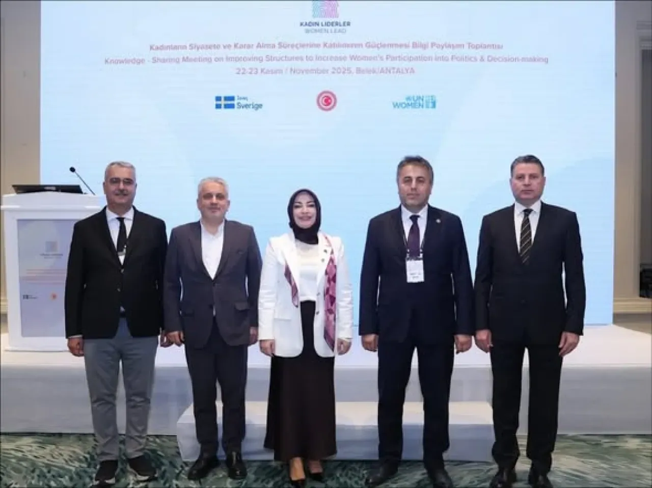 Kadınların Siyasete Katılımı Antalya'da Masaya Yatırıldı Kadınların Siyasete Katılımı Antalya'da Masaya Yatırıldı