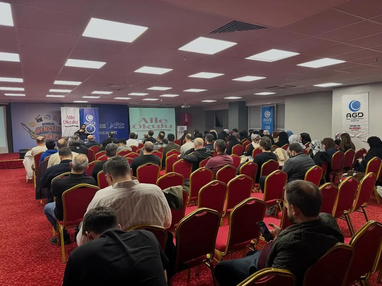 Anadolu Gençlik Derneği Bağcılar Şubesi'nde Aile Değerleri Semineri Düzenlendi Anadolu Gençlik Derneği Bağcılar Şubesi'nde Aile Değerleri Semineri Düzenlendi