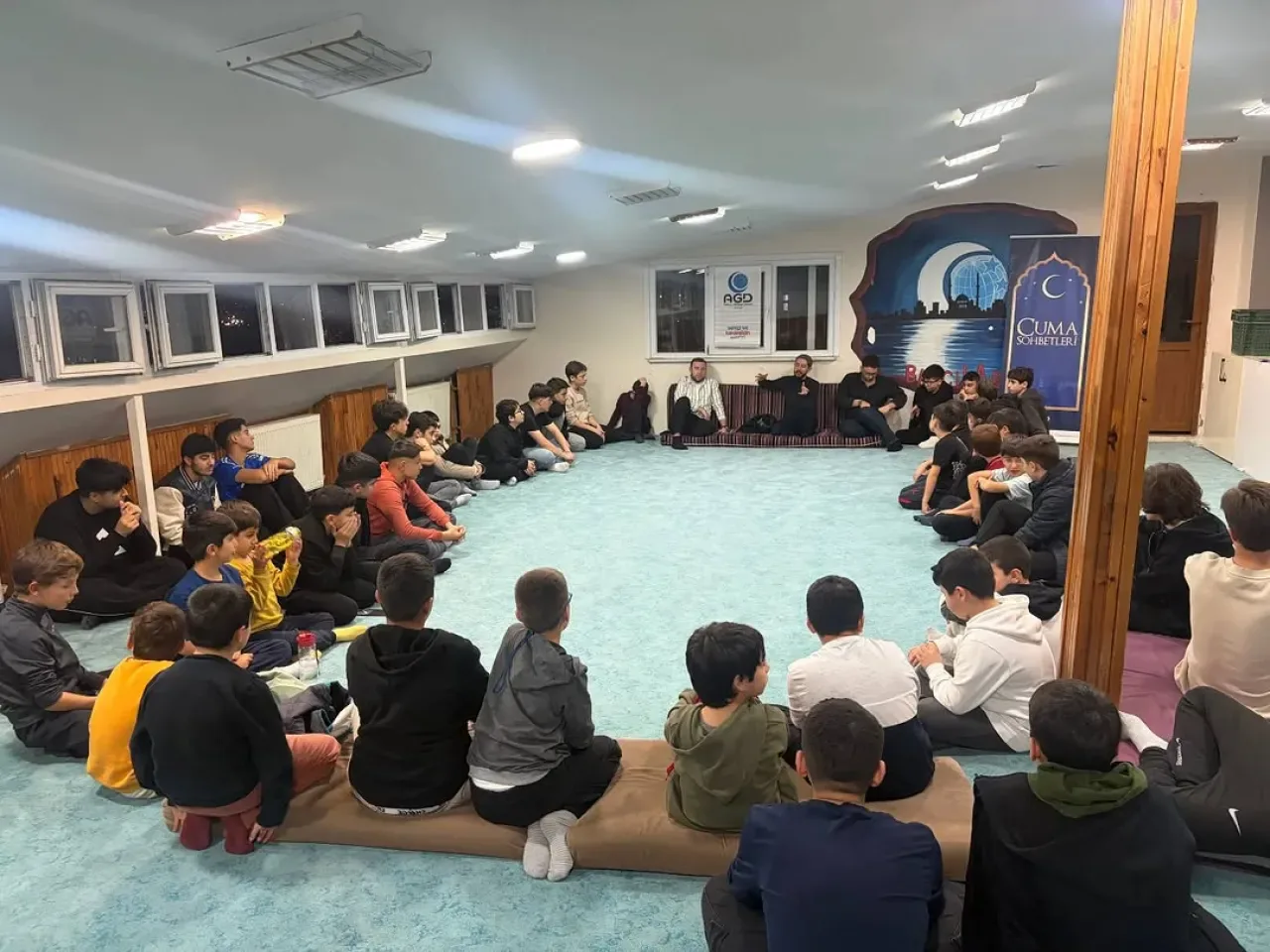 Anadolu Gençlik Derneği Bağcılar'da Cuma Sohbeti ve Hediye Çekilişi Düzenlendi Anadolu Gençlik Derneği Bağcılar'da Cuma Sohbeti ve Hediye Çekilişi Düzenlendi