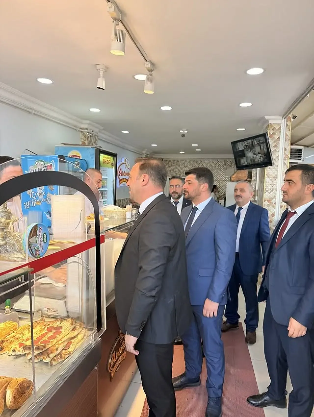 MHP Pendik İlçe Teşkilatından Kurtköy Mahallesi'nde Esnaf Ziyareti MHP Pendik İlçe Teşkilatından Kurtköy Mahallesi'nde Esnaf Ziyareti